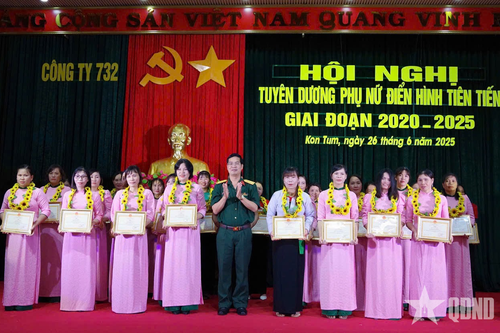 Công ty 732 (Binh đoàn 15) tuyên dương phụ nữ điển hình tiên tiến