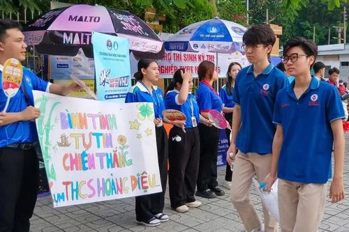 Tuổi trẻ TP. HCM đồng hành cùng sĩ tử vượt vũ môn