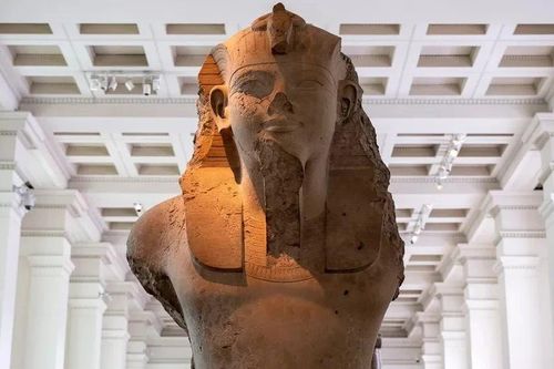 Pharaoh Ai Cập có 100 con, ngai vàng về tay ai cuối cùng?