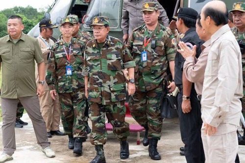 Chủ tịch Thượng viện Campuchia Hun Sen thăm biên giới giữa căng thẳng với Thái Lan