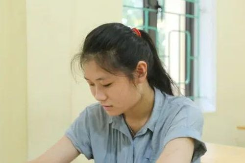 Nữ sinh khuyết tật không chọn 'đặc cách', quyết thi để chạm tới giấc mơ