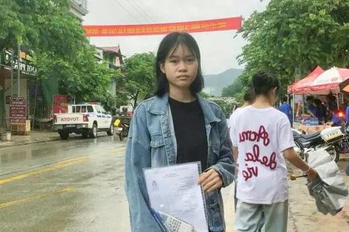 Nữ sinh Điện Biên gác nỗi đau mất cha vào phòng thi