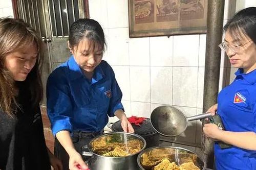 Sát cánh cùng sĩ tử nuôi giấc mơ vào đại học