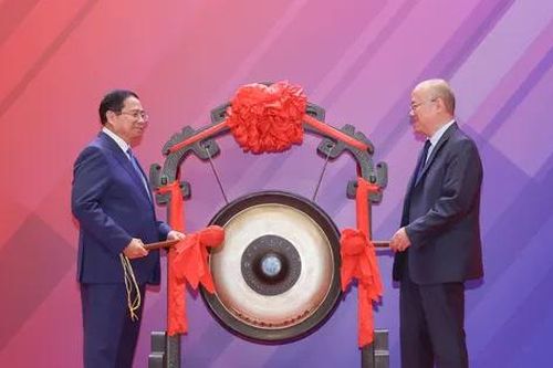 Thủ tướng Phạm Minh Chính tham quan biểu tượng phát triển của Trung Quốc