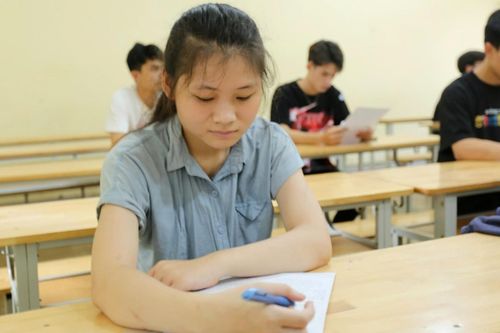 Lý do nữ sinh được miễn thi tốt nghiệp THPT 2025 nhưng vẫn đăng ký thi