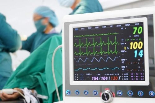 Đột ngột mất dần ý thức, hôn mê, nguy kịch khi đang uống rượu