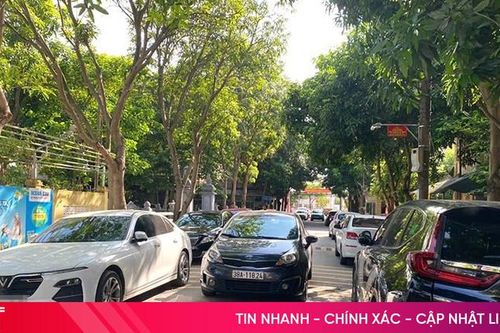 Lộn xộn dừng, đỗ xe trong ngõ nhỏ