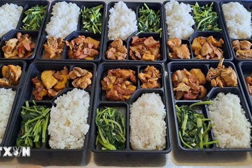 Những suất cơm nghĩa tình ấm lòng sỹ tử vùng cao tỉnh Nghệ An