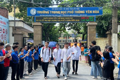 Thí sinh hoàn thành môn thi Ngữ văn, đánh giá đề không quá khó