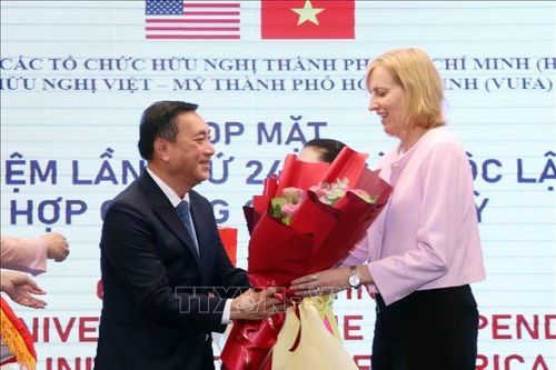 Củng cố mối quan hệ hữu nghị giữa nhân dân Thành phố Hồ Chí Minh và nhân dân Hoa Kỳ