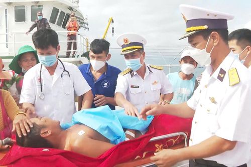Hải quân là điểm tựa của ngư dân nơi đầu sóng