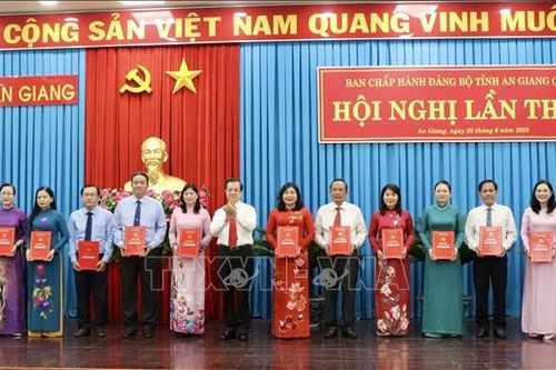 Tinh gọn bộ máy: Thống nhất phương án hợp nhất và sắp xếp nhân sự