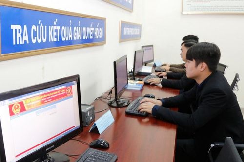 Từ 1/7 hợp nhất cổng dịch vụ công trực tuyến: Làm gì để người dân dễ thực hiện?