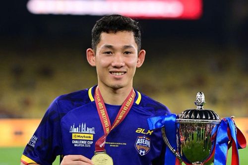 Nghịch cảnh của tiền vệ Hai Long