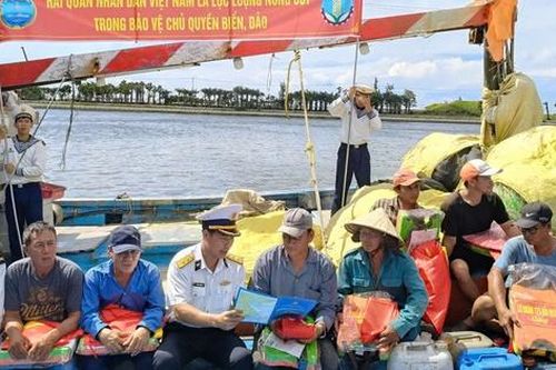 Bộ đội Hải quân - Điểm tựa vững chắc của ngư dân giữa trùng khơi