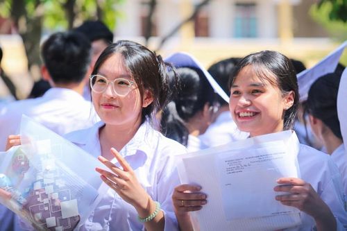 Nhiều cảm xúc của thí sinh Hà Tĩnh sau khi kết thúc buổi thi đầu tiên