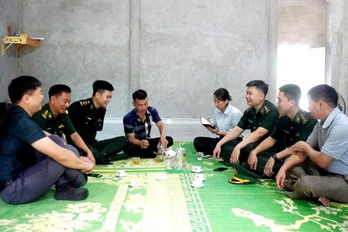 Thắm tình quân dân nơi biên giới