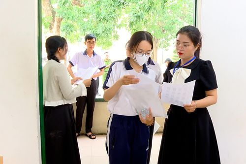 Thí sinh Đồng Nai chính thức bước vào ngày thi đầu tiên của Kỳ thi tốt nghiệp THPT năm 2025