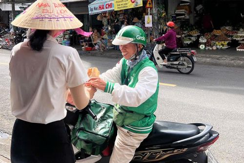 Những ổ bánh mì yêu thương dành cho người nghèo