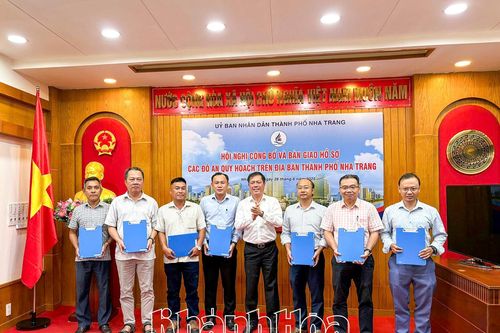 UBND TP. Nha Trang công bố và bàn giao hồ sơ các đồ án quy hoạch trên địa bàn thành phố