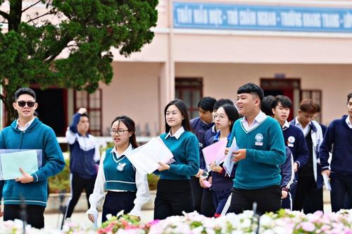 Thí sinh viết nghị luận 'Vùng trời quê hương nào cũng là bầu trời Tổ quốc'