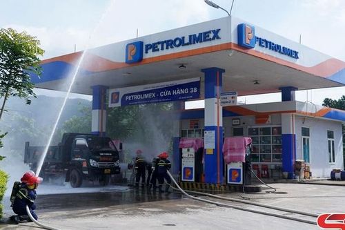 Diễn tập phòng cháy, chữa cháy tại Cửa hàng xăng dầu số 38, huyện Phù Yên