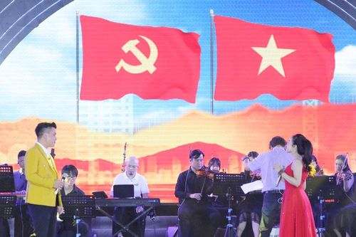Trước thềm Lễ tổng kết và trao giải cuộc vận động sáng tác ca khúc về Quốc hội và Hội đồng nhân dânVinh dự lớn khi được hát về Quốc hội tại Nhà Quốc hội
