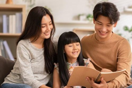 Đồng hành cùng con mùa thi: Cha mẹ nên làm gì để con không gồng gánh thêm lo âu?
