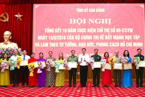 Phó Bí thư Thường trực Tỉnh ủy Vũ Hồng Quang: Việc học và làm theo Bác phải gắn chặt với giải quyết những vấn đề nổi bật, thiết thực trong phát triển kinh tế - xã hội, công tác xây dựng và chỉnh đốn Đảng