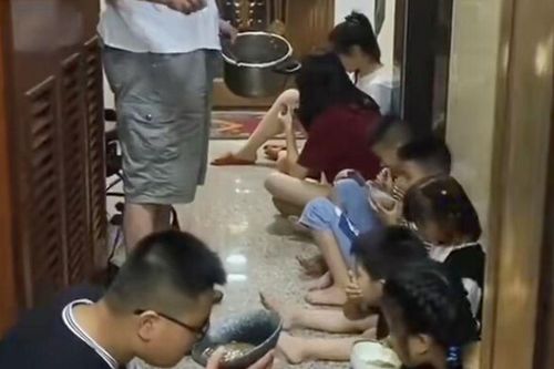 Đón 13 đứa cháu về quê nghỉ hè, ông nội U80 khiến cõi mạng nể phục khi chăm bầy cháu từ sáng đến tối