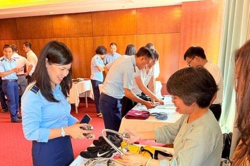 Quản lý thị trường thành phố Hà Nội tổ chức hội thảo phân biệt hàng thật, hàng giả