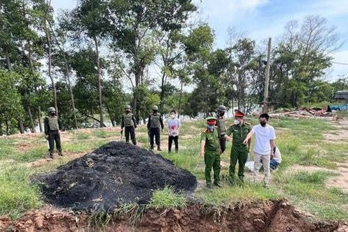 Phá vụ án chôn lấp 'chui' hơn 1.600 tấn chất thải công nghiệp tại Sóc Sơn