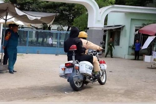 3 thí sinh ngủ quên trước giờ thi được CSGT Ninh Thuận hỗ trợ đến điểm thi kịp thời