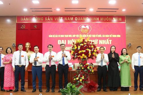Xây dựng đội ngũ cán bộ 'vừa hồng, vừa chuyên', nâng cao chất lượng công tác tham mưu