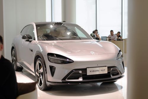 Sờ tận tay Xiaomi YU7, SUV điện 'quyết đấu' Porsche Macan