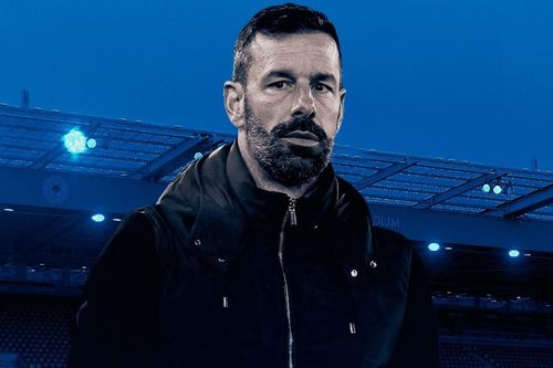 Van Nistelrooy bị sa thải