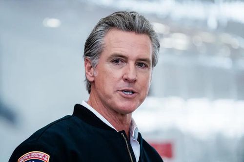 Thống đốc bang California kiện Fox News