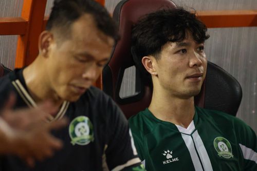 Công Phượng nghẹn ngào