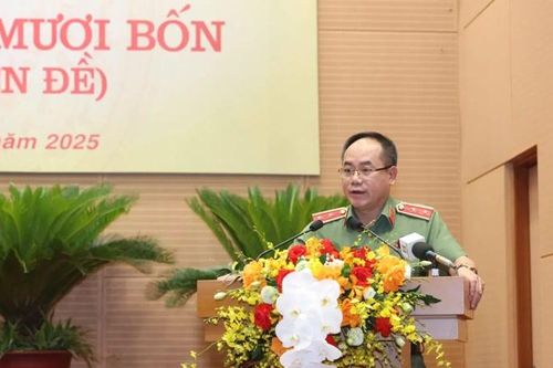 Tài liệu bị cháy gần trụ sở UBND phường Cổ Nhuế 2 là giấy tờ bỏ đi, không còn giá trị sử dụng