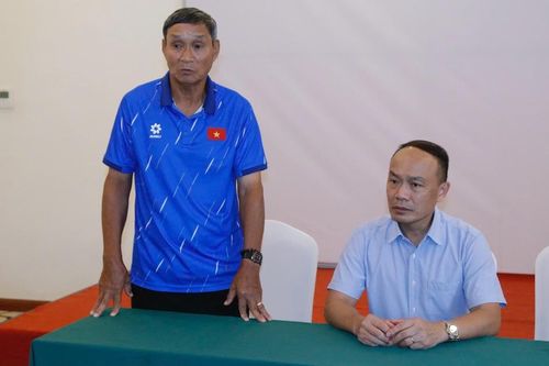 Thầy trò HLV Mai Đức Chung được 'tiếp lửa' trước vòng loại Asian Cup