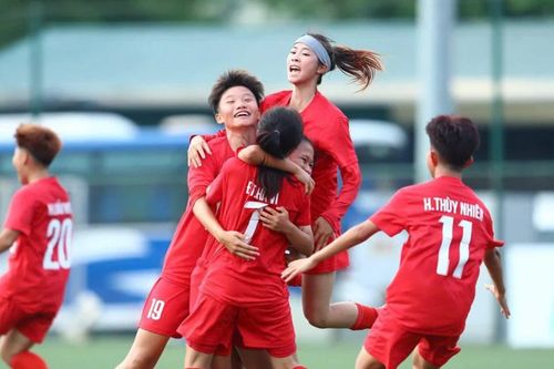 U16 nữ Hà Nội giành ngôi vô địch lượt đi