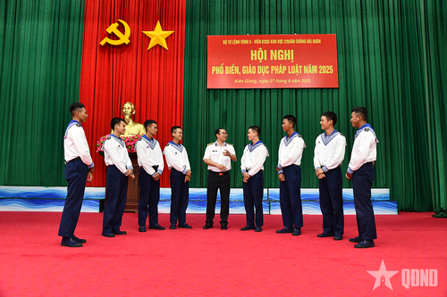 Vùng 5 Hải quân: Nâng cao kiến thức pháp luật cho cán bộ, chiến sĩ