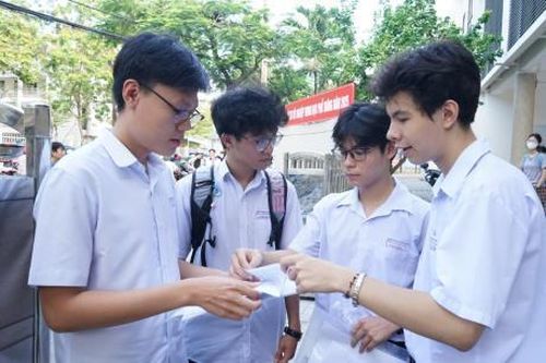 Ngày thi đầu tiên kỳ thi tốt nghiệp THPT 2025: Đề Ngữ văn giàu cảm xúc, Toán có độ phân hóa cao