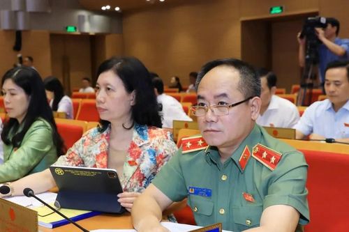 Công an Hà Nội làm rõ sự việc nhiều tài liệu dấu đỏ bị đốt cạnh trụ sở phường Cổ Nhuế 2