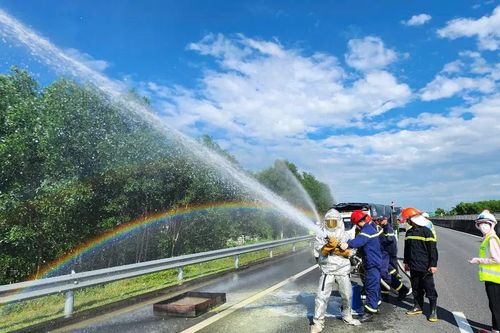 Diễn tập phương án chữa cháy, cứu nạn cứu hộ trên đường cao tốc Đà Nẵng - Quảng Ngãi