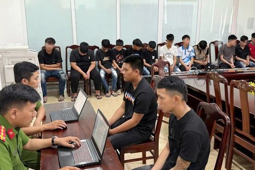 TP Huế xử lý 11 thanh, thiếu niên mang theo hung khí 'dạo phố'