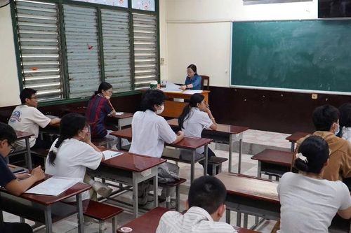 Hỏng xe dọc đường, một thí sinh TPHCM được bố trí vào điểm thi gần nhất