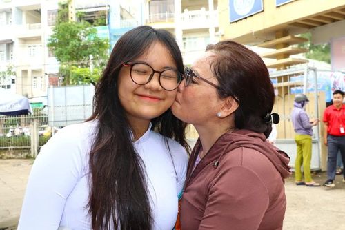 Những khoảnh khắc đẹp trong Kỳ thi tốt nghiệp THPT tại Cà Mau