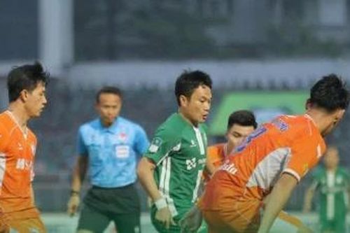 Công Phượng hỏng Pen, Bùi Tiến Dũng ở lại V-League