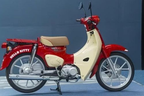 Cận cảnh Honda Super Cub Hello Kitty bản giới hạn vừa về Việt Nam